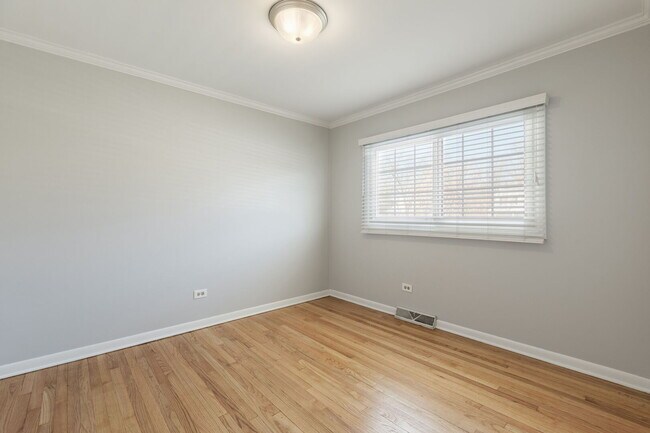 Building Photo - 28 E 55th St