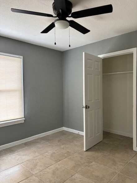 Building Photo - 1033 Pasadena St