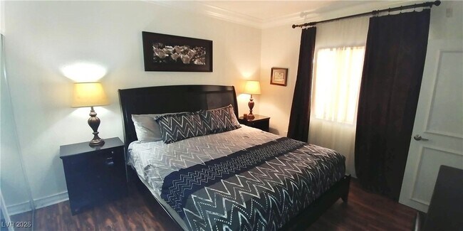 Building Photo - 230 E Flamingo Rd