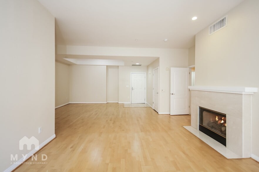Building Photo - 130 E San Fernando St