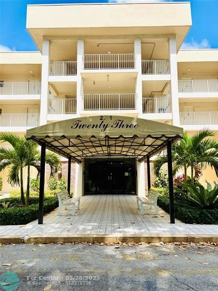 Building Photo - 2601 S Course Dr