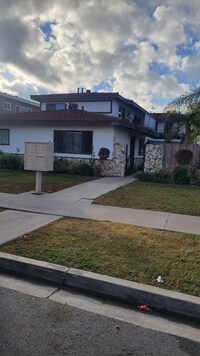 Building Photo - 7471 Artesia Blvd