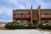 Building Photo - 518 Roberts Dr