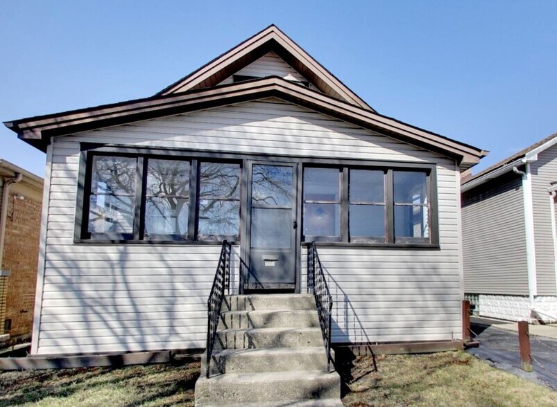 Front of the Home - 5524 N Mont Clare Ave