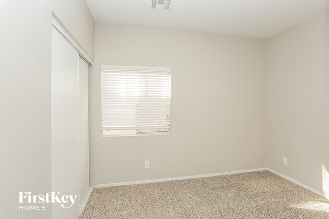 Building Photo - 6233 Highland Gardens Dr