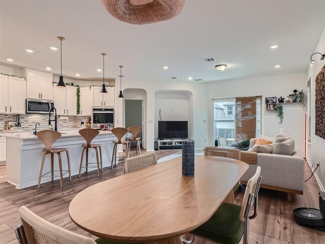 Building Photo - 6521 Carriage Pines Dr