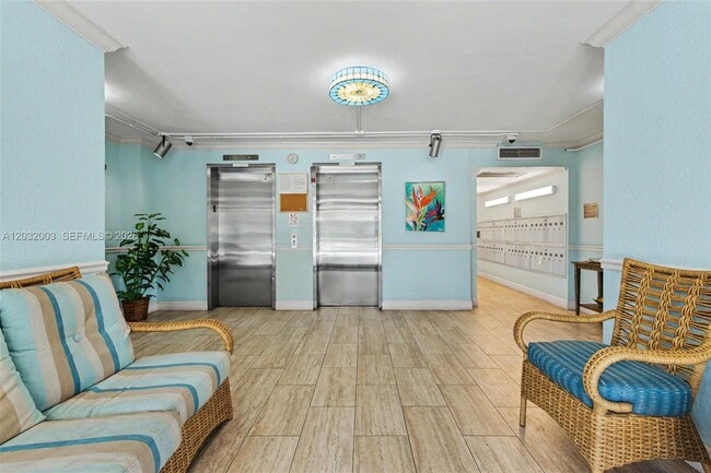 Building Photo - 3150 N Palm Aire Dr