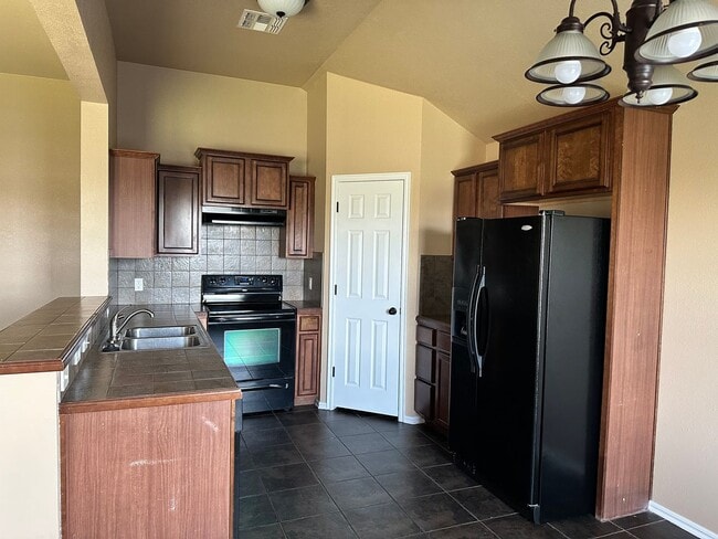 Building Photo - Beautiful home located in the Waterstone area! NO PETS!