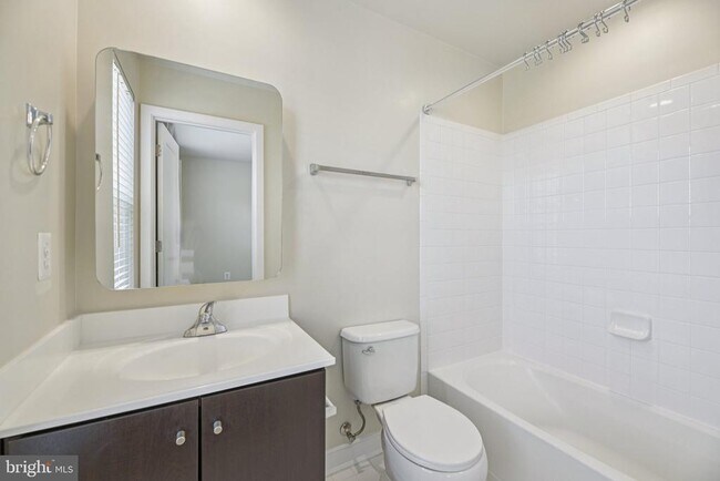 Building Photo - 5627 45th Ave