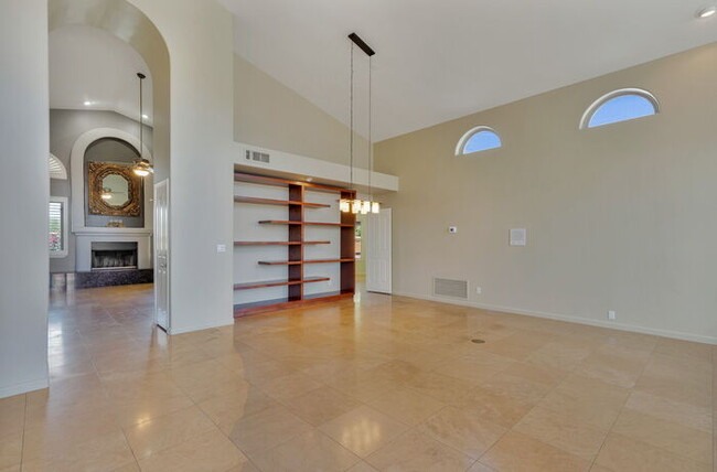 Building Photo - 1307 E Treasure Cove Dr