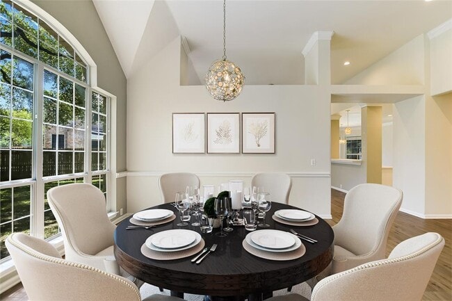 Building Photo - 10030 Estancia Ln