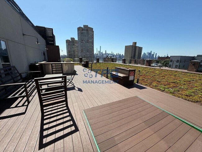 Building Photo - 62 69th St
