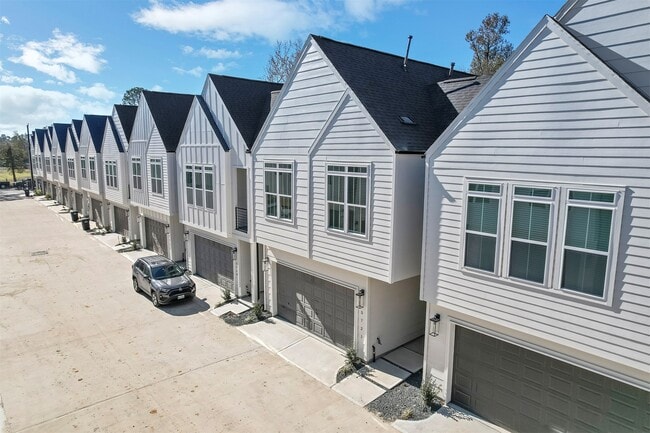 Building Photo - 5721 White Magnolia St.