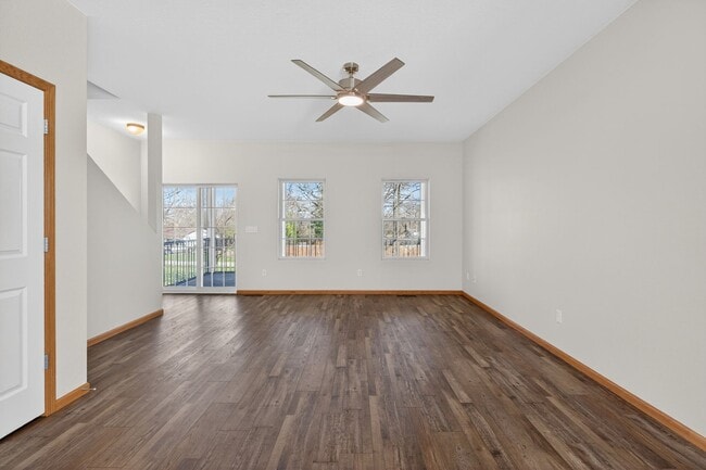 Building Photo - 3 Bedroom 3.5 bath