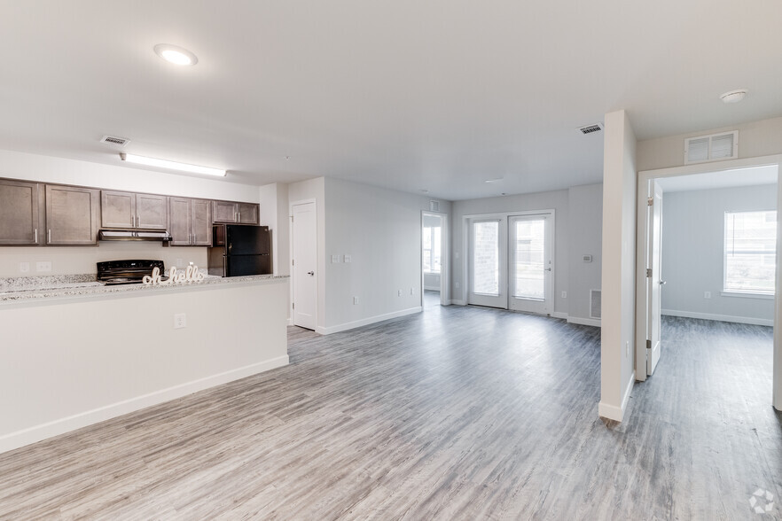 2BR, 2 BA - 983 SF - Landing at Mason's Bridge