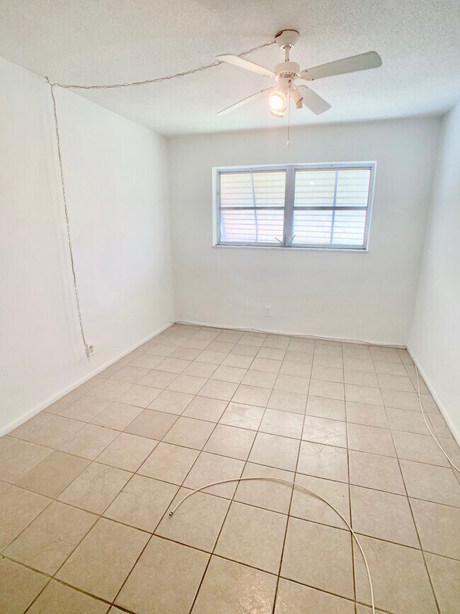Building Photo - 1490 NW 43rd Ave