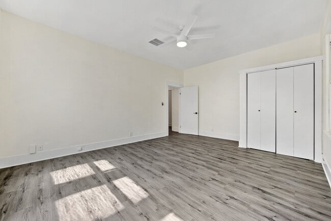 Building Photo - 610 W 35th St