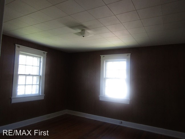 Building Photo - 2 br, 1 bath House - 303 N. Houston St.