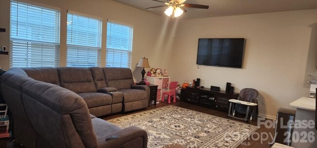 Building Photo - 15733 Country House St