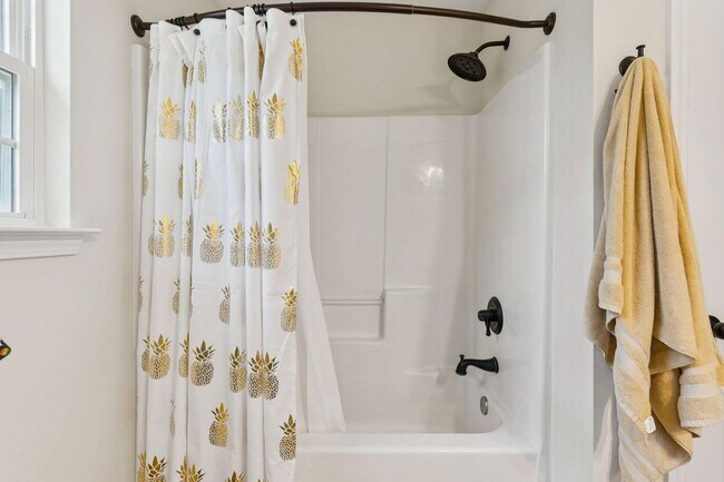 Building Photo - 4 Bedroom, 2.5 Bathroom Home in The Refuge at Ravenel - Ravenel