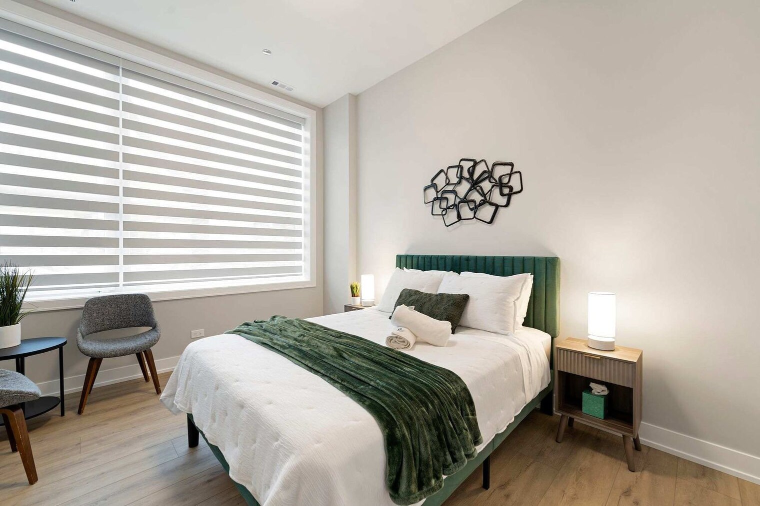 Building Photo - 801 S Western Ave