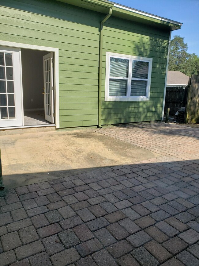 Building Photo - 62 4th Ave