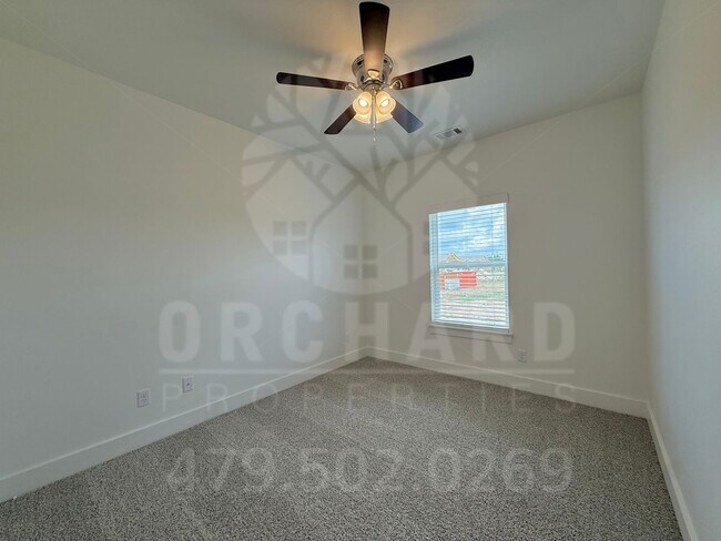 Building Photo - 2000 E Brookview Dr