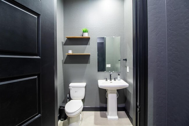 Building Photo - 14144 W Smoketree Dr