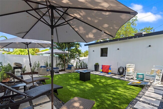 Building Photo - 719 NE 36th St