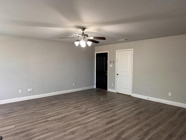 Building Photo - 6801 Jade Dr