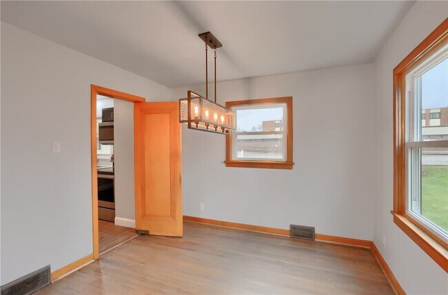 Building Photo - 740 Pershing St