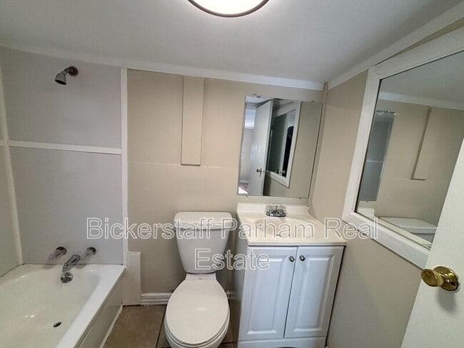 Building Photo - 118 13th Ave