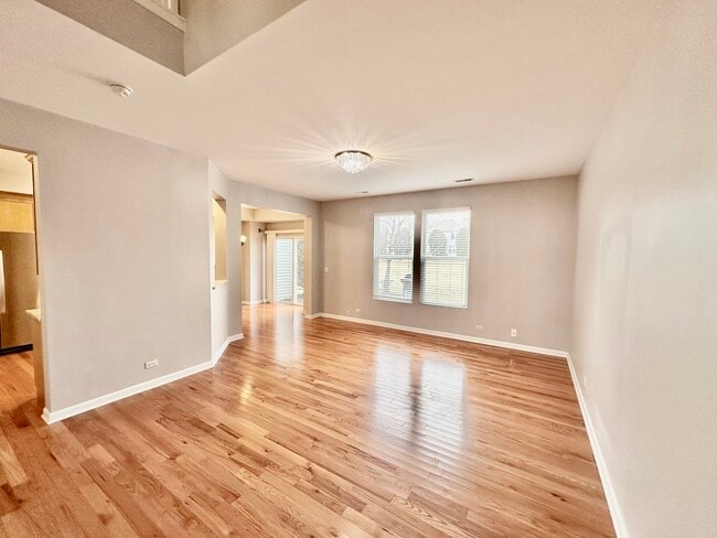 Building Photo - 3329 Bromley Ln