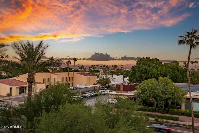 Building Photo - 7167 E Rancho Vista Dr