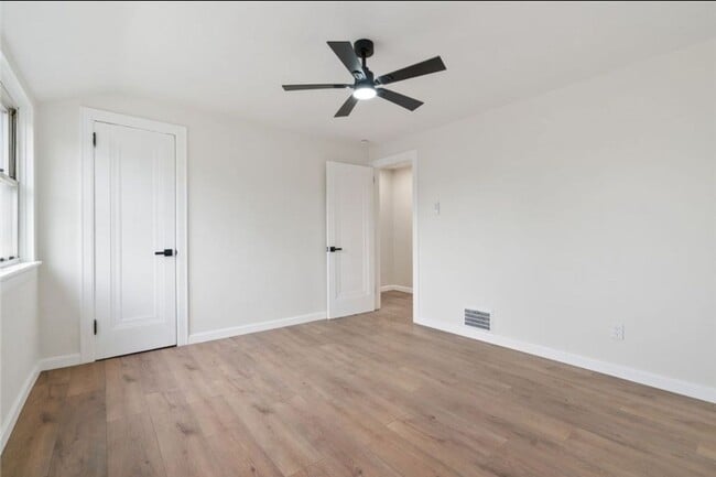 Building Photo - New 2 Bed/1 Bathroom Renovation in Swissvale!