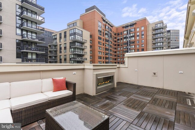 Building Photo - 1520 16th Ct N