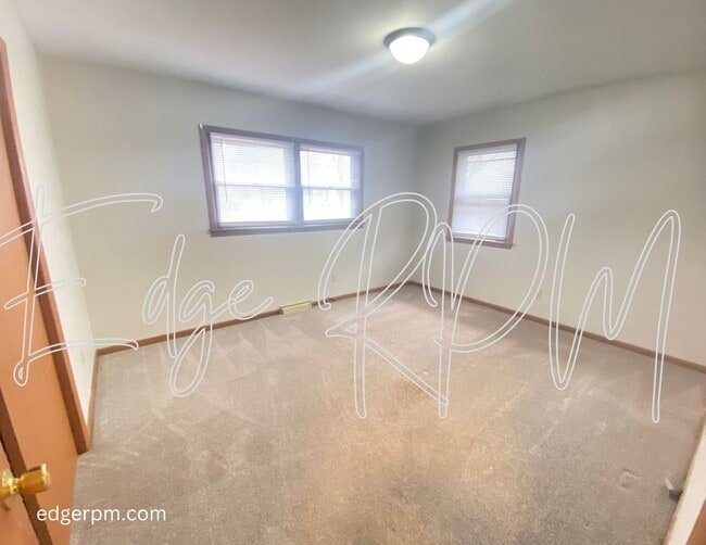 Building Photo - Now Available – Cozy 3 Bed / 2 Bath Ranch!