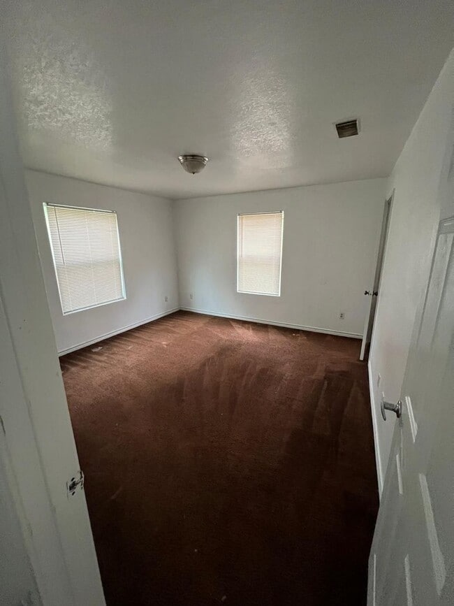 Building Photo - 4x2 Home in Beaumont, TX!