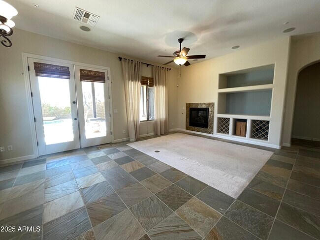 Building Photo - 12035 W Red Hawk Dr