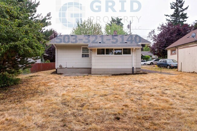Building Photo - Charming 2 Bedroom Bungalow Available in Northeast Portland!