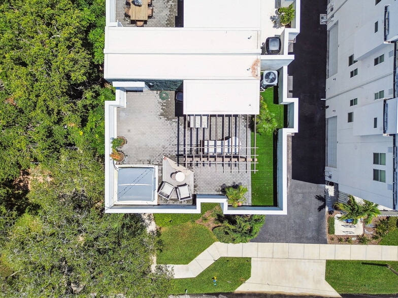 Building Photo - 3100 W Paul Ave