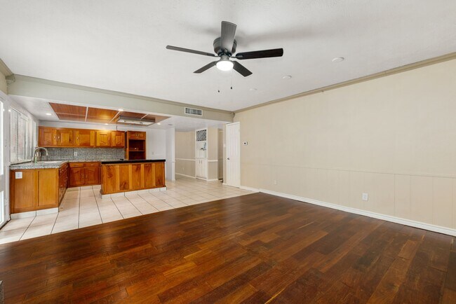 Building Photo - 4838 Gretna Green Dr