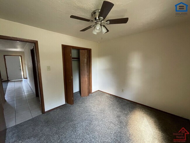 Building Photo - 1912 SW D Ave