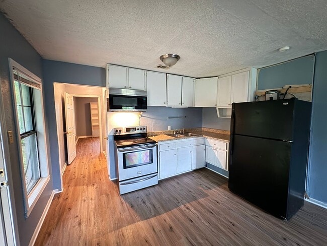 Building Photo - 1602-1604 N Park St