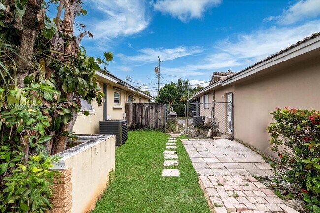 Building Photo - 20525 Highland Lakes Blvd