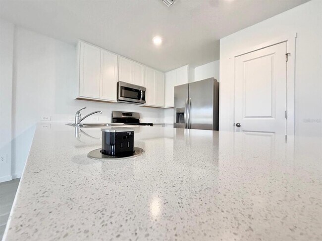 Building Photo - 836 Lynx St