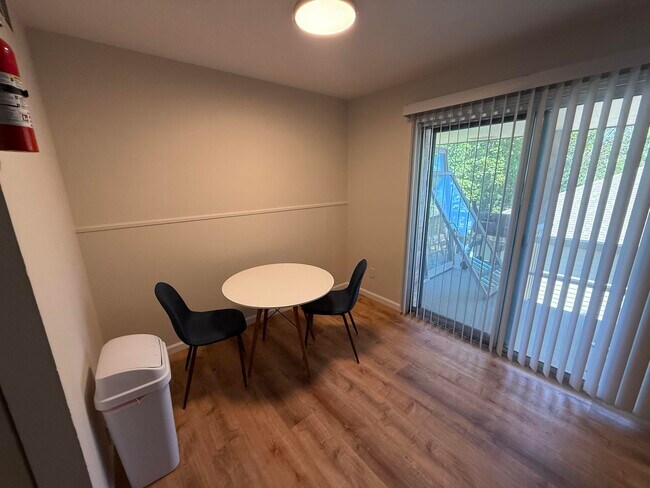 Building Photo - 801 N Ann St