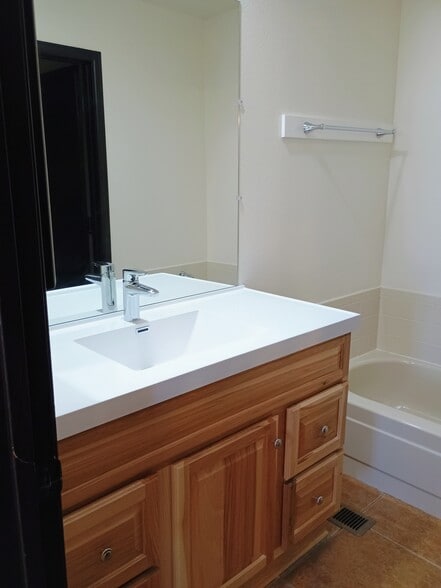 Master Bath - 10360 E Jewell Ave