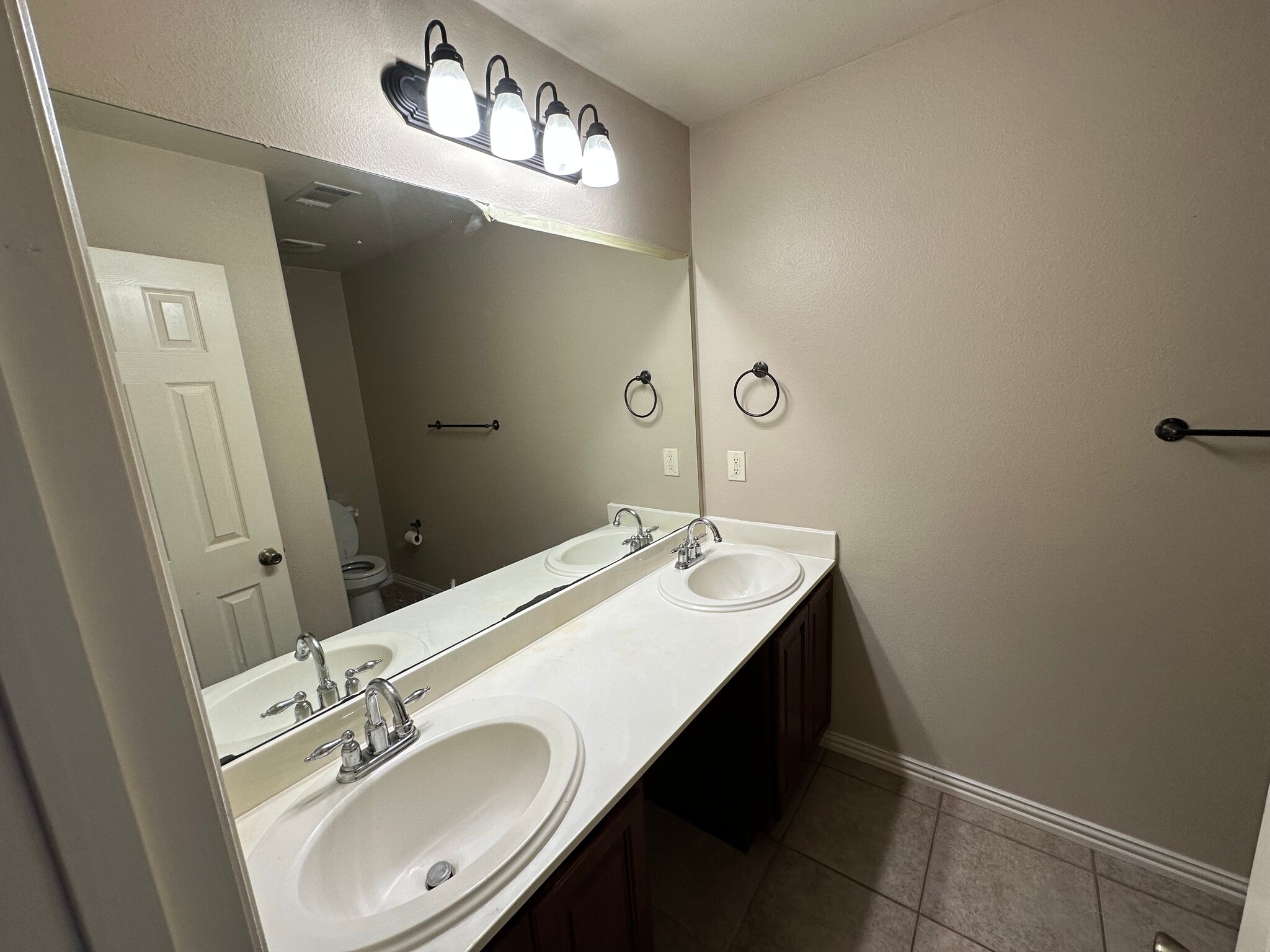 Building Photo - 3011 Lockmoor Ln