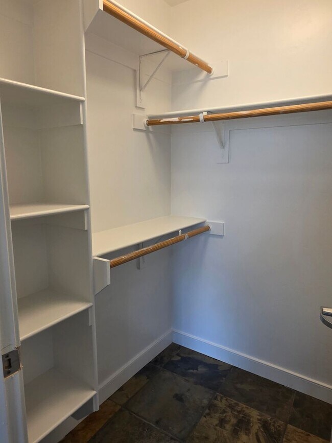 Building Photo - 315 Warren Ave